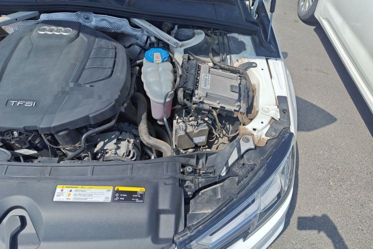 Used Audi A4L 2019 40 TFSI Fashion Edition China VI Emission Standard Engine Bay Left