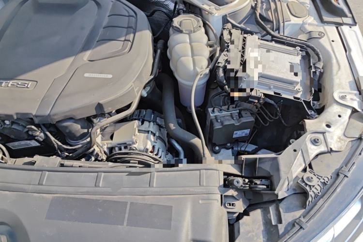 Used Audi A4L 2019 40 TFSI Ambition China VI Engine Bay Left