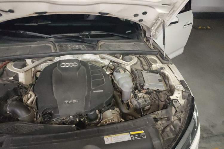 Used Audi A4L 2019 40 TFSI Fashion Edition China VI Emission Standard Engine Bay Left
