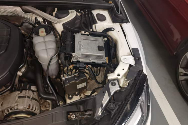 Used Audi A4L 2019 40 TFSI Fashion Edition China VI Emission Standard Engine Bay Left