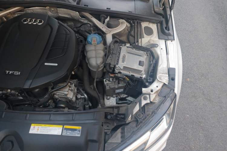 Used Audi A4L 2019 40 TFSI Ambition Version China V Engine Bay Left