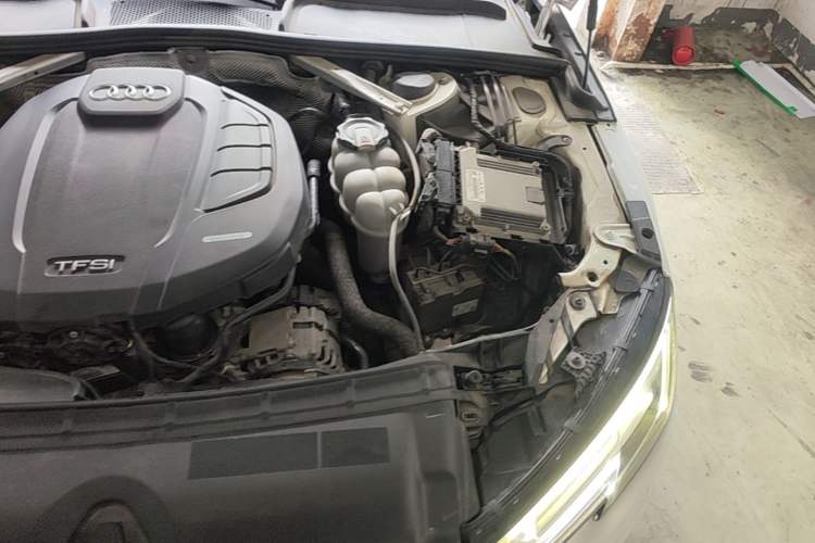Used Audi A4L 2019 40 TFSI Ambition China VI Engine Bay Left