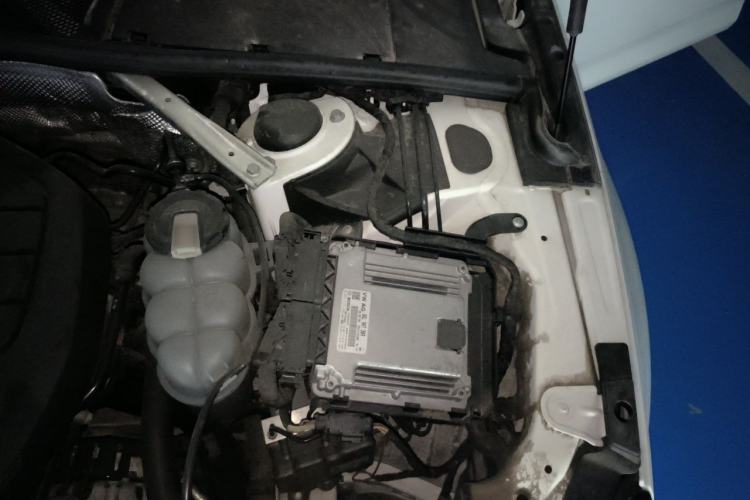 Used Audi A4L 2019 40 TFSI Fashion Edition China VI Emission Standard Engine Bay Left