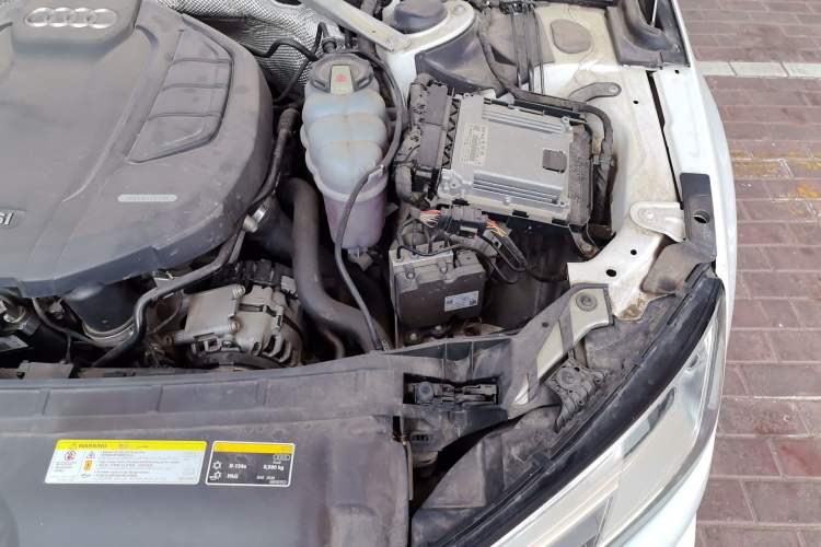 Used Audi A4L 2019 40 TFSI Ambition China VI Engine Bay Left
