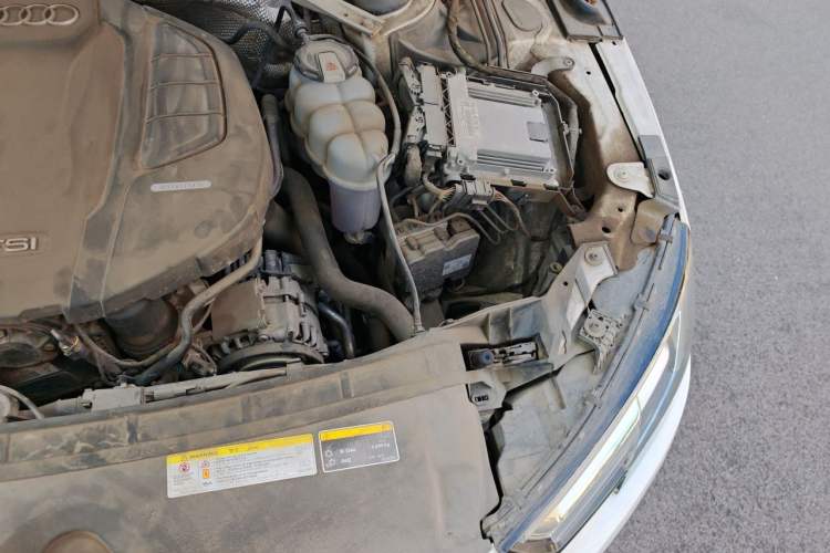 Used Audi A4L 2019 40 TFSI Ambition China VI Engine Bay Left