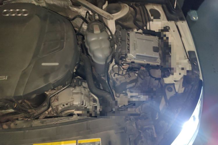 Used Audi A4L 2019 40 TFSI Ambition China VI Engine Bay Left