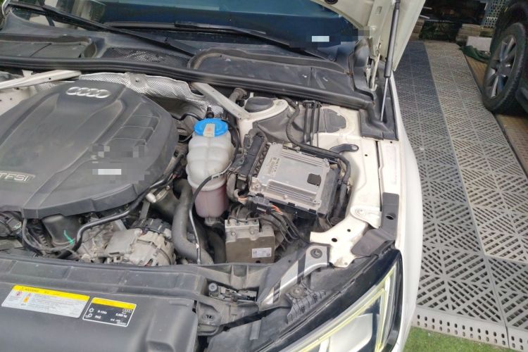 Used Audi A4L 2019 40 TFSI Ambition China VI Engine Bay Left