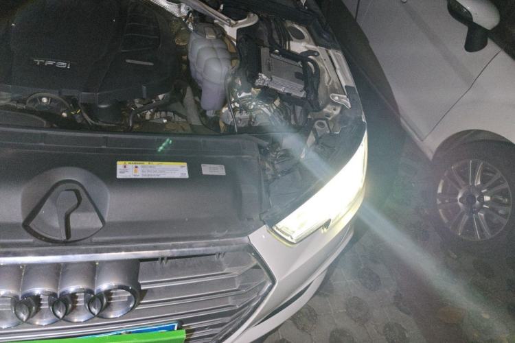 Used Audi A4L 2019 40 TFSI Fashion Edition China VI Emission Standard Engine Bay Left