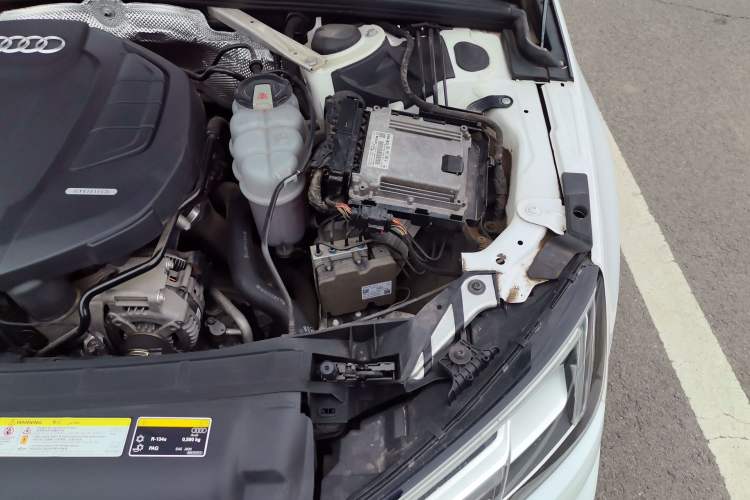 Used Audi A4L 2019 40 TFSI Fashion Version China V Engine Bay Left