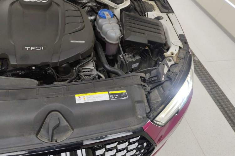 Used Audi A4L 2019 40 TFSI Fashion Version China V Engine Bay Left