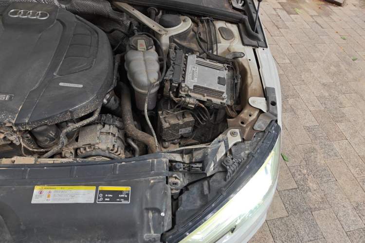 Used Audi A4L 2019 40 TFSI Ambition China VI Engine Bay Left