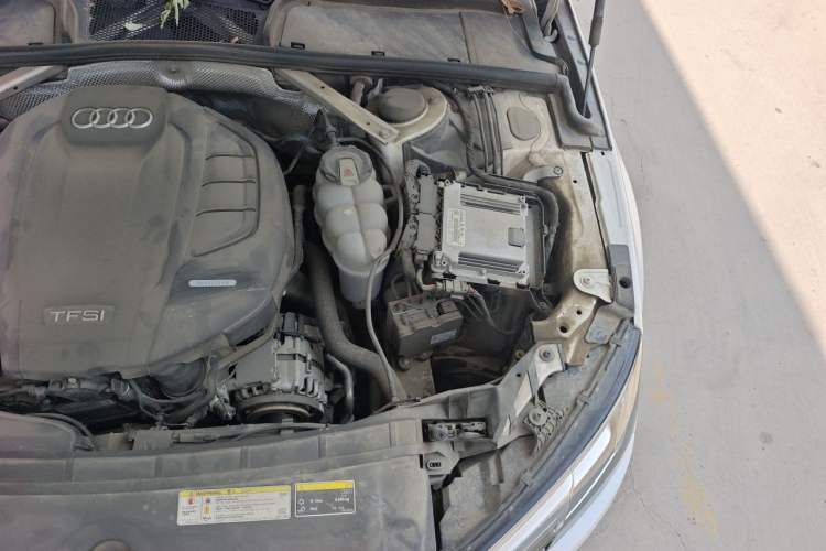 Used Audi A4L 2019 40 TFSI Fashion Edition China VI Emission Standard Engine Bay Left