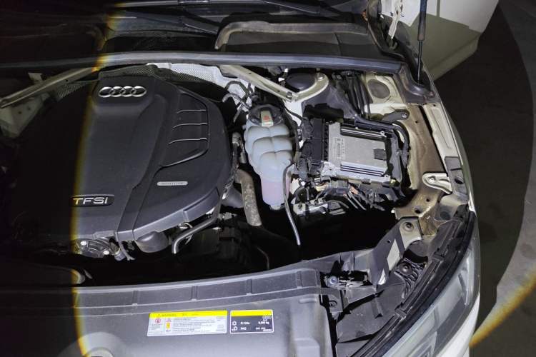 Used Audi A4L 2019 40 TFSI Ambition China VI Engine Bay Left
