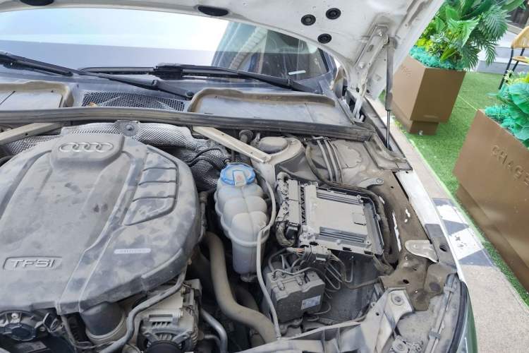 Used Audi A4L 2019 40 TFSI Ambition Version China V Engine Bay Left