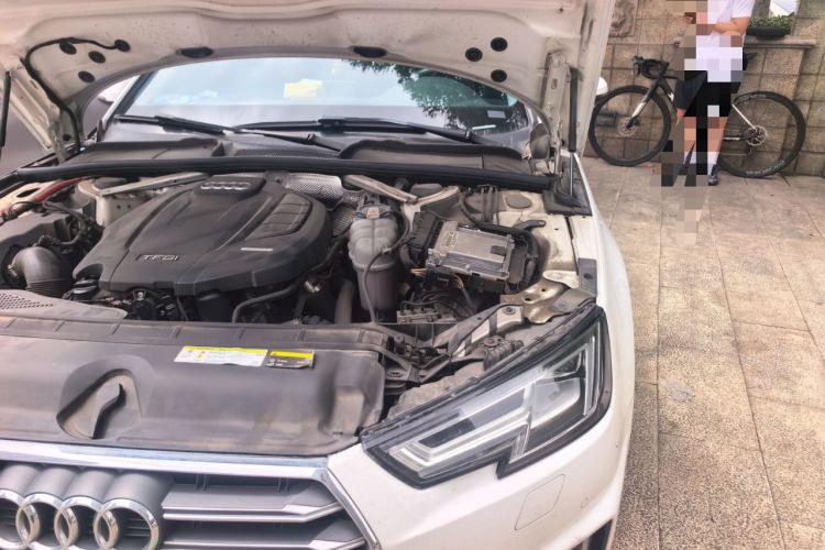 Used Audi A4L 2019 40 TFSI Fashion Edition China VI Emission Standard Engine Bay Left