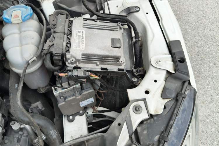 Used Audi A4L 2019 40 TFSI Ambition Version China V Engine Bay Left