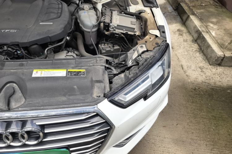 Used Audi A4L 2019 40 TFSI Ambition China VI Engine Bay Left