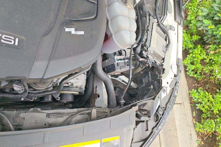 Used Audi A4L 2019 40 TFSI Fashion Edition China VI Emission Standard Engine Bay Left