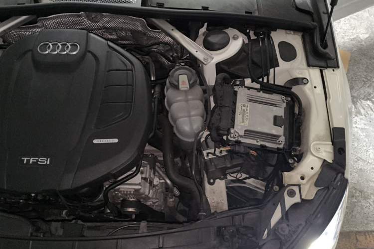 Used Audi A4L 2019 40 TFSI Ambition China VI Engine Bay Left