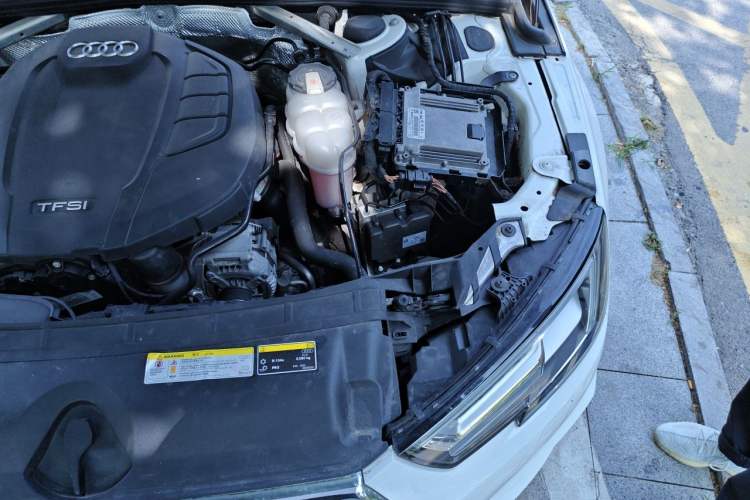Used Audi A4L 2019 40 TFSI Fashion Version China V Engine Bay Left