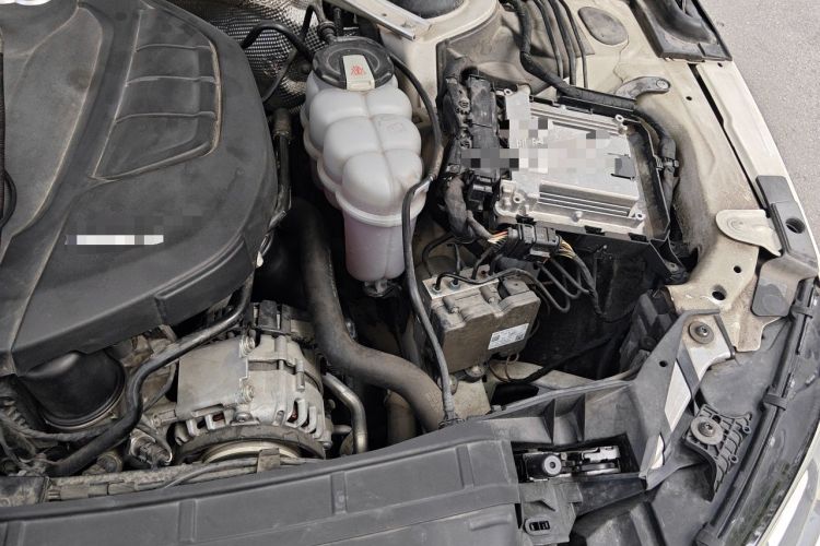 Used Audi A4L 2019 40 TFSI Fashion Edition China VI Emission Standard Engine Bay Left