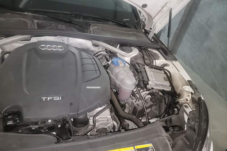 Used Audi A4L 2019 40 TFSI Ambition Version China V Engine Bay Left