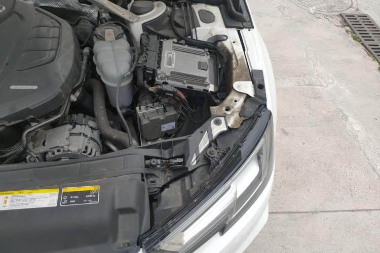 Used Audi A4L 2019 40 TFSI Ambition China VI Engine Bay Left