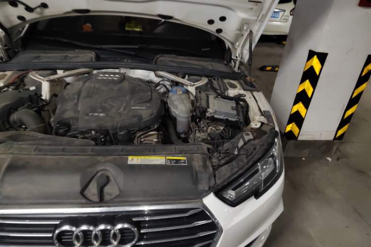 Used Audi A4L 2019 40 TFSI Ambition Version China V Engine Bay Left