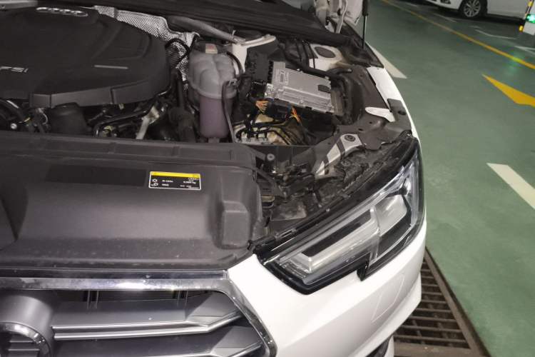Used Audi A4L 2019 40 TFSI Sporty Version China VI Engine Bay Left
