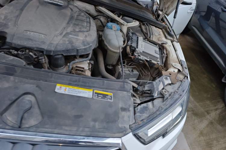 Used Audi A4L 2019 40 TFSI Ambition Version China V Engine Bay Left