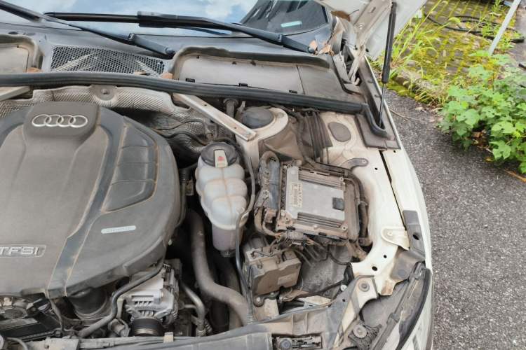 Used Audi A4L 2019 40 TFSI Fashion Version China V Engine Bay Left