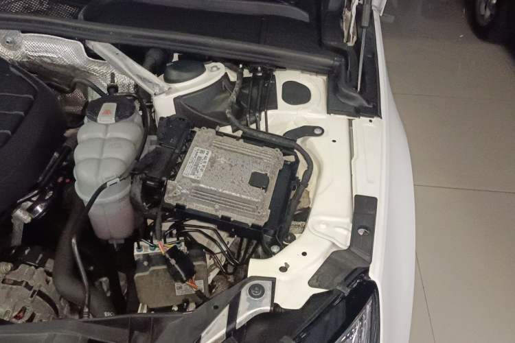 Used Audi A4L 2019 40 TFSI Ambition China VI Engine Bay Left