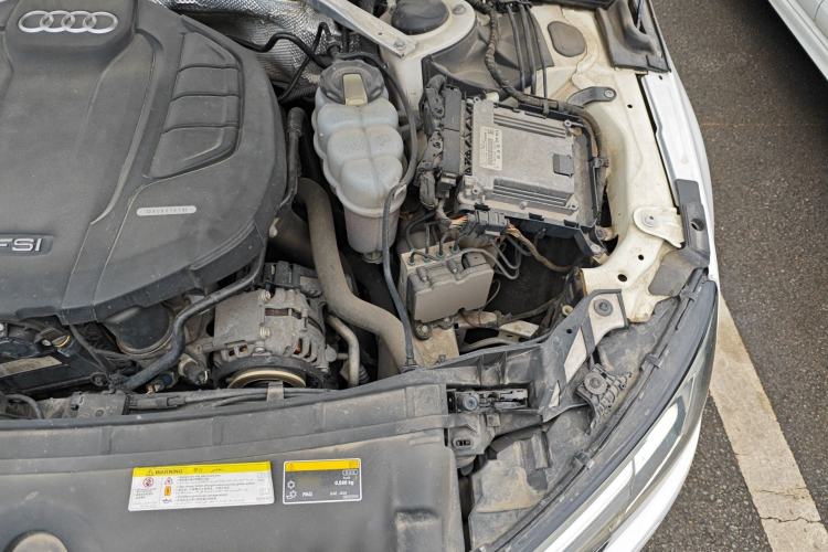 Used Audi A4L 2019 40 TFSI Fashion Edition China VI Emission Standard Engine Bay Left