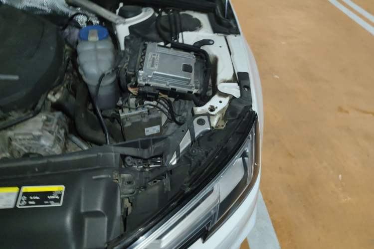 Used Audi A4L 2019 40 TFSI Fashion Version China V Engine Bay Left