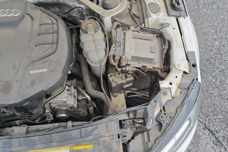 Used Audi A4L 2019 40 TFSI Ambition Version China V Engine Bay Left