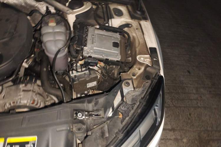 Used Audi A4L 2019 40 TFSI Ambition China VI Engine Bay Left