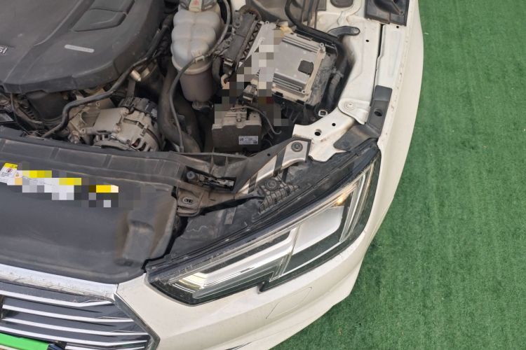 Used Audi A4L 2019 40 TFSI Ambition China VI Engine Bay Left