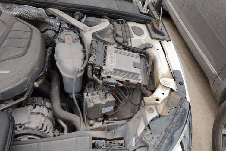 Used Audi A4L 2019 40 TFSI Ambition China VI Engine Bay Left