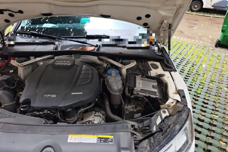 Used Audi A4L 2019 40 TFSI Fashion Edition China VI Emission Standard Engine Bay Left