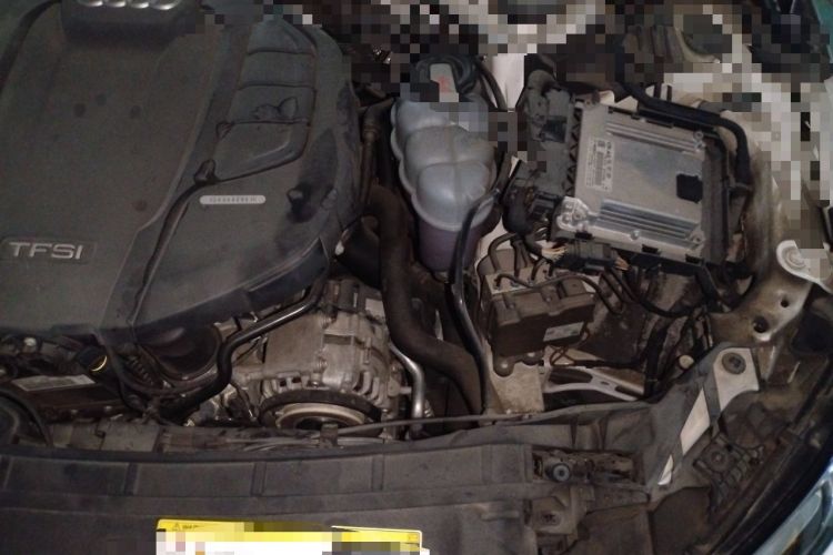 Used Audi A4L 2019 40 TFSI Fashion Edition China VI Emission Standard Engine Bay Left