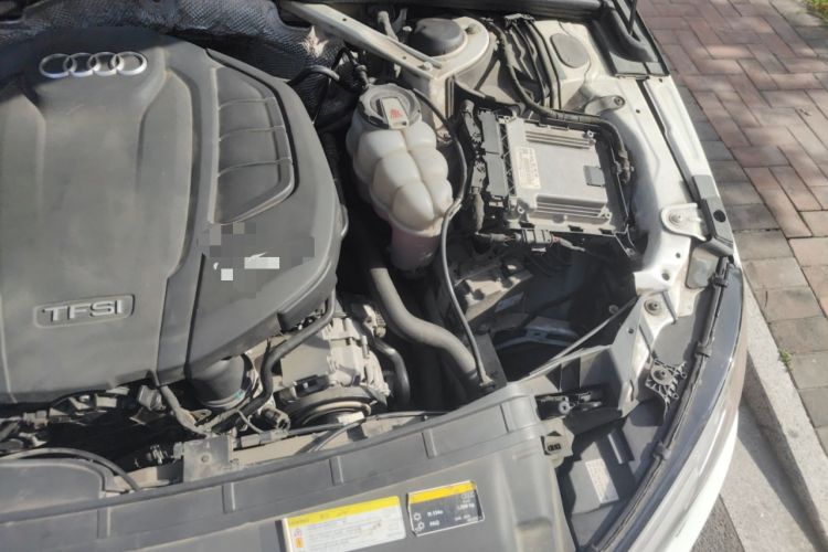 Used Audi A4L 2019 40 TFSI Fashion Edition China VI Emission Standard Engine Bay Left