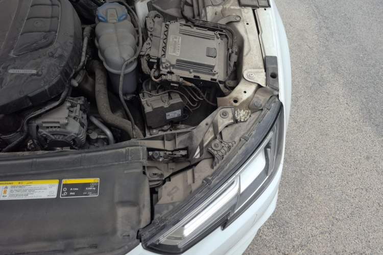 Used Audi A4L 2019 40 TFSI Fashion Version China V Engine Bay Left