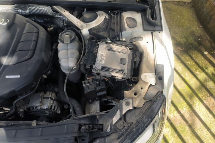 Used Audi A4L 2019 40 TFSI Ambition China VI Engine Bay Left