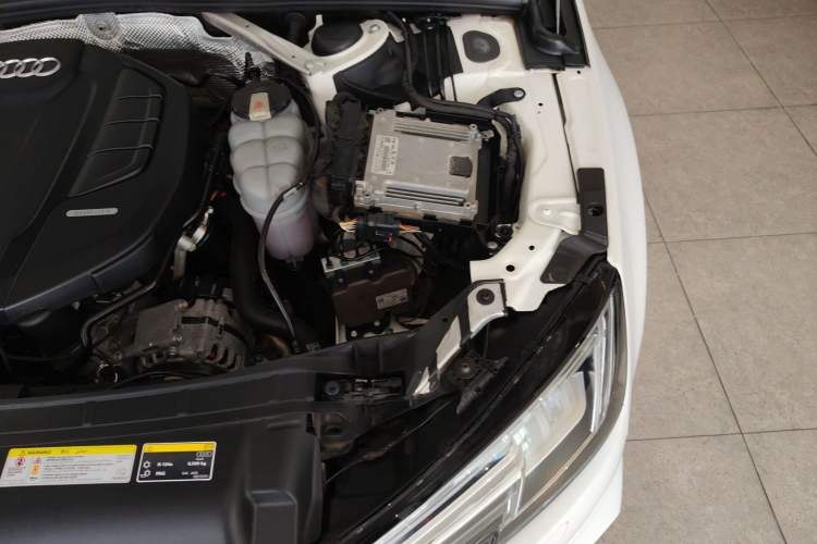 Used Audi A4L 2019 40 TFSI Ambition China VI Engine Bay Left