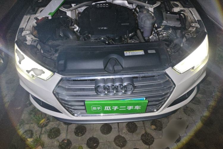 Used Audi A4L 2019 40 TFSI Fashion Edition China VI Emission Standard Engine Bay