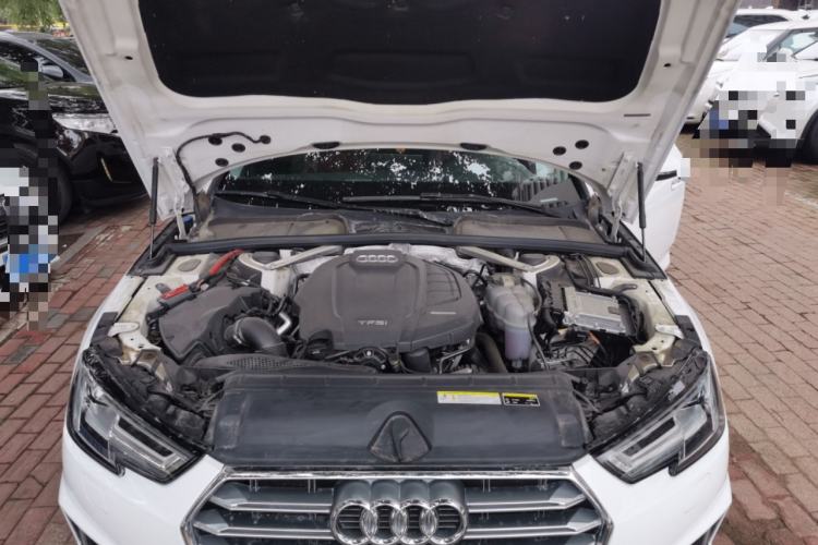 Used Audi A4L 2019 40 TFSI Fashion Edition China VI Emission Standard Engine Bay