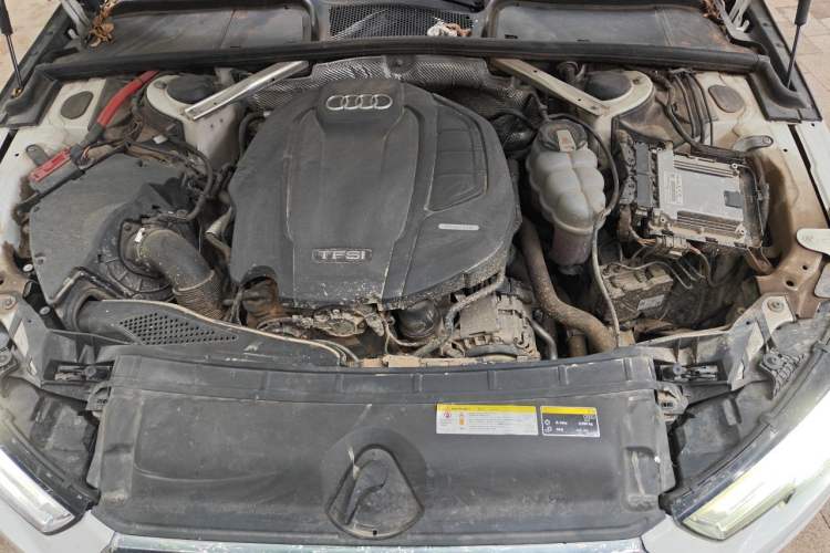 Used Audi A4L 2019 40 TFSI Ambition China VI Engine Bay