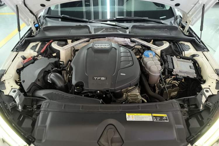 Used Audi A4L 2019 40 TFSI Fashion Version China V Engine Bay
