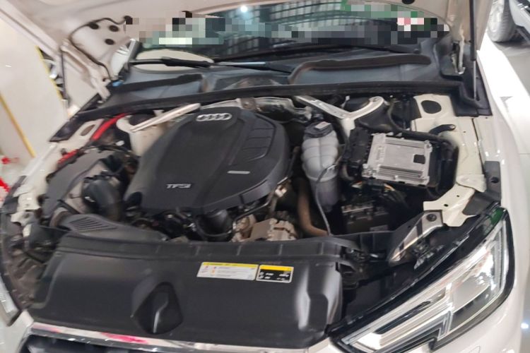 Used Audi A4L 2019 40 TFSI Fashion Edition China VI Emission Standard Engine Bay