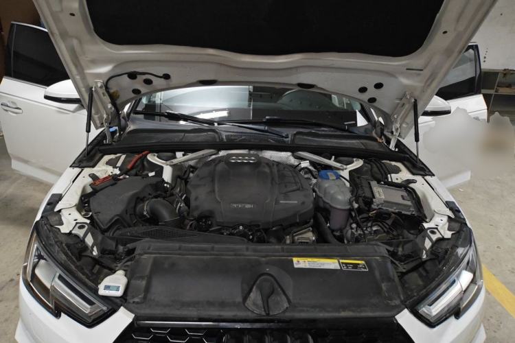 Used Audi A4L 2019 40 TFSI Ambition Version China V Engine Bay